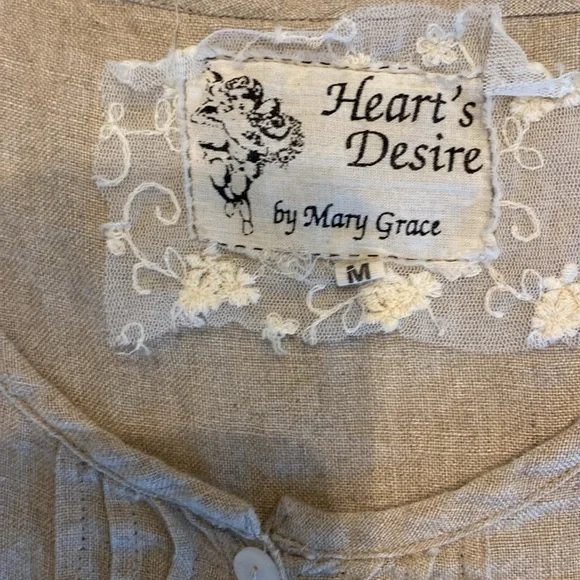 Heart’s Desire Linen Ruffle Top - Picture 2 of 4